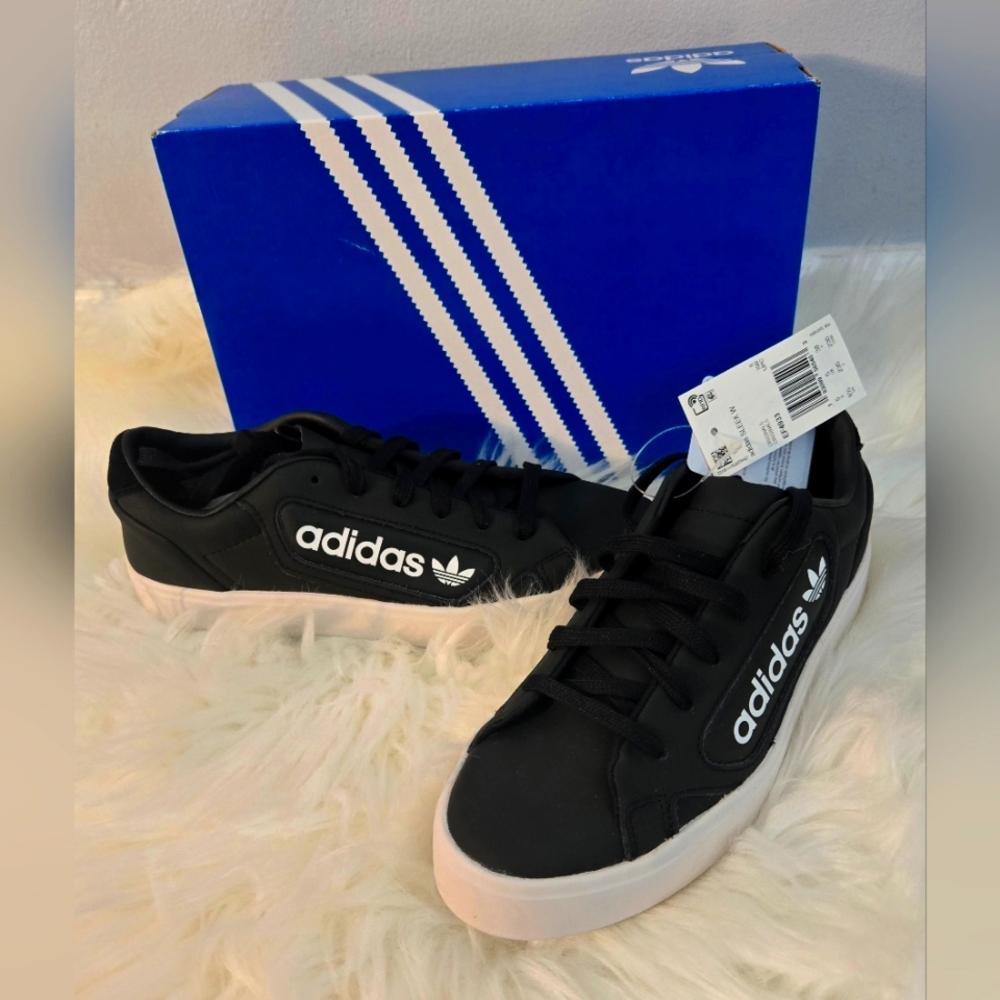 Women's adidas SLEEK W Sneaker NWT